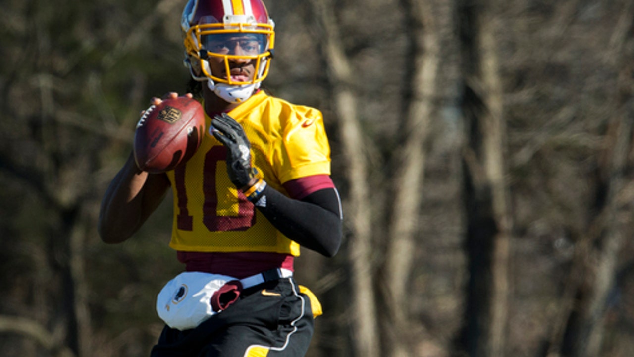 RG3 clears out Redskins locker; team aims to sign Cousins